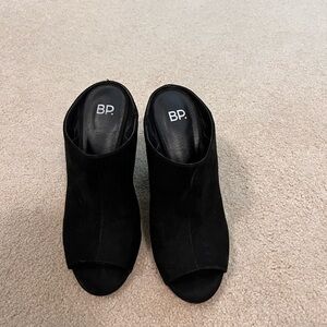 Black heeled clogs
